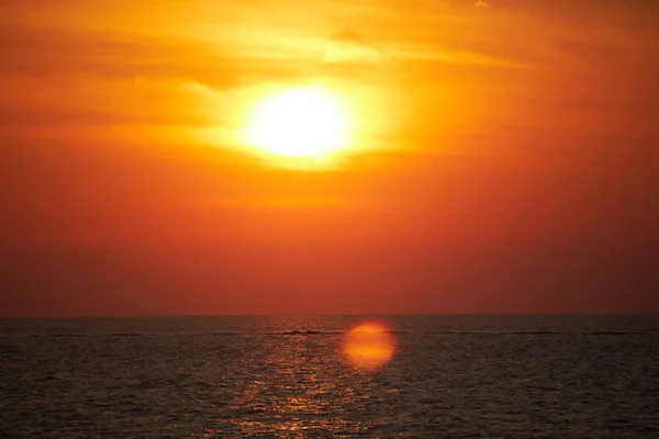 Sonnenuntergang über dem Meer — Stockfoto