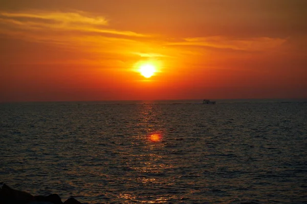 Sonnenuntergang über dem Meer — Stockfoto