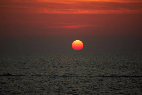 Sonnenuntergang über dem Meer — Stockfoto