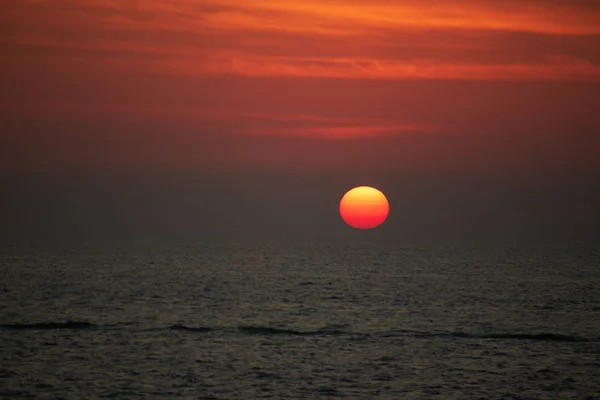 Sonnenuntergang über dem Meer — Stockfoto