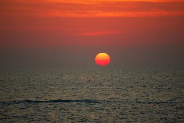 Sonnenuntergang über dem Meer — Stockfoto