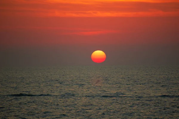 Sonnenuntergang über dem Meer — Stockfoto