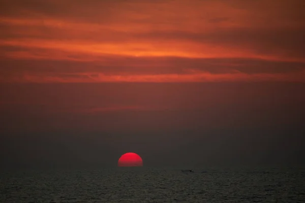 Sonnenuntergang über dem Meer — Stockfoto