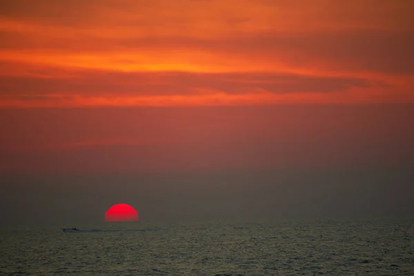 Sonnenuntergang über dem Meer — Stockfoto