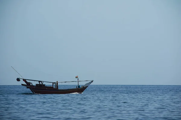 Oman boat in the sea Mountain — Stock Photo, Image