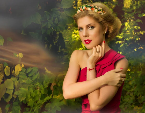 Beautiful girl in a blue dress posing in forest — Stock Photo, Image