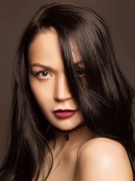 美丽的黑发的肖像 — 图库照片
