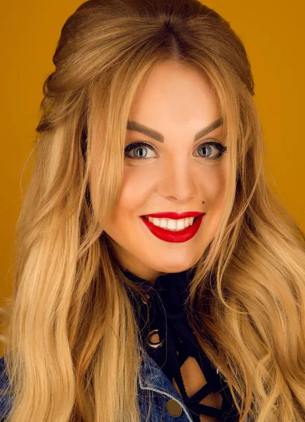 Portrait of a beautiful blonde with long hair — Stock Photo, Image