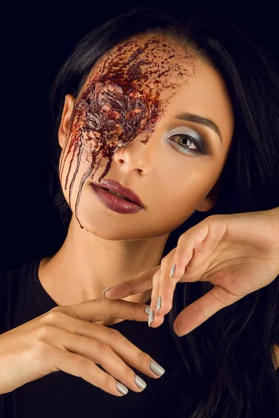 Porträtt av en flicka med creative make-up för halloween Stockbild