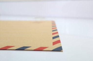 Elektronik malların arkaplanı için bilgisayar klavyesinin ve makronun yakın plan fotoğrafı