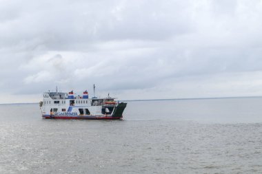 Elektronik malların arkaplanı için bilgisayar klavyesinin ve makronun yakın plan fotoğrafı