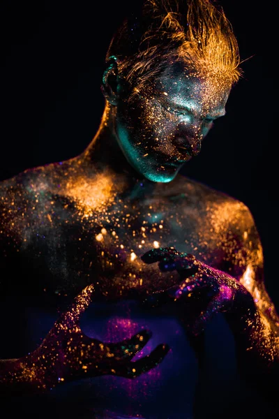Portrét muže v zářivka Uv barvy. — Stock fotografie