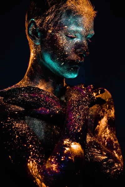 Portrét muže v zářivka Uv barvy. — Stock fotografie