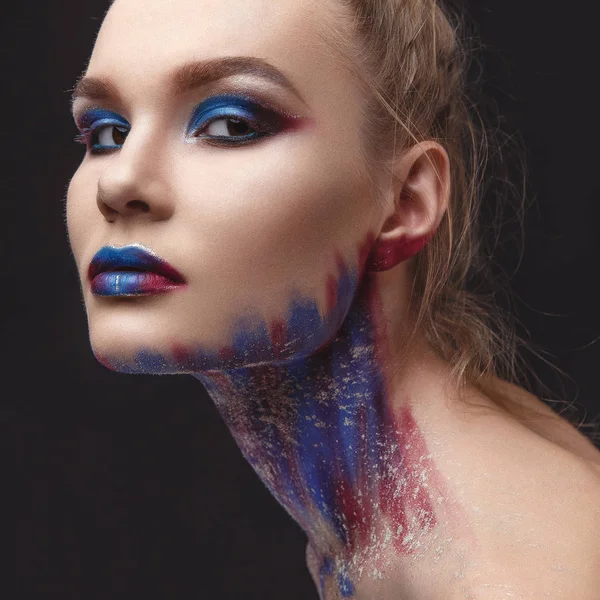 Retrato de hermosa chica con tonos azules maquillaje — Foto de Stock