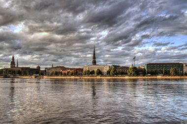 Riga kenti üzerinden nehir
