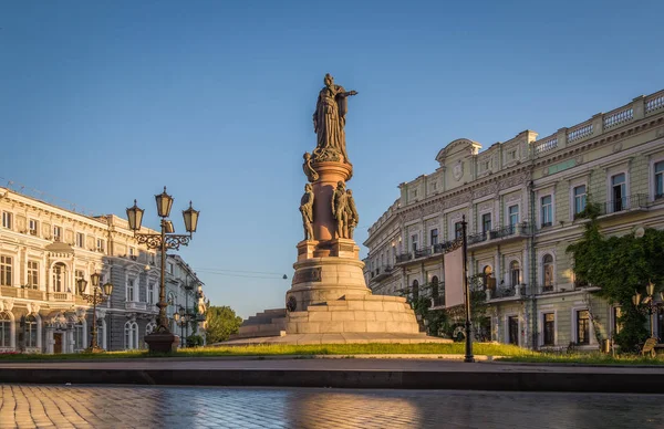 Ukrayna Odessa şehrinin kurucuları için anıt