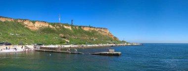 Odessa, Ukrayna - 05.01.2018. Halk plajı Zelenaya Gorka Odessa şehir içinde. Panoramik bir güneşli bahar sabah