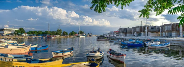 Marina in de plaats Nesebar, Bulgarije — Stockfoto