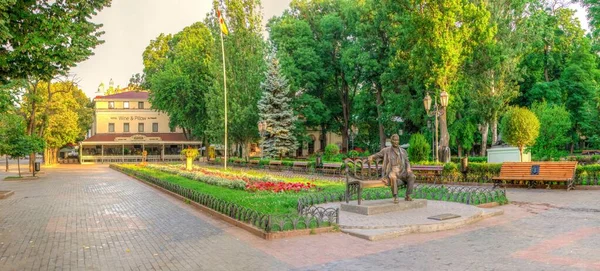 Odessa City Garden in een zomerochtend — Stockfoto