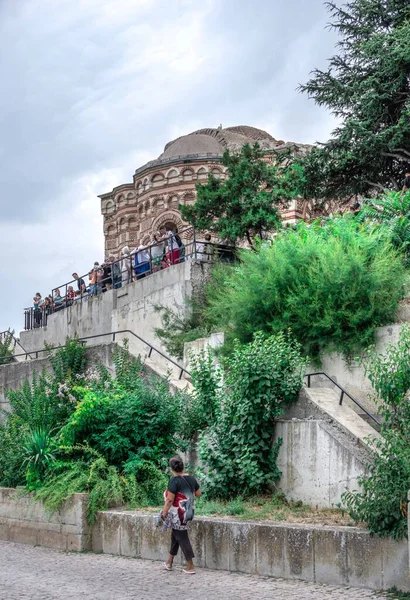Bulgaristan 'ın Nessebar kentini gezen turistler — Stok fotoğraf