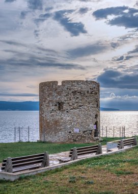 Bulgaristan 'ın Nessebar kentindeki eski yel değirmeni