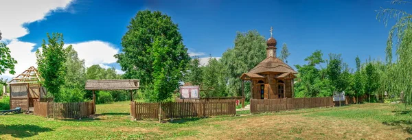 Holzkapelle in der Stadt Vilkovo, Ukraine — Stockfoto