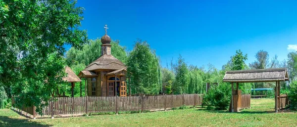 Chapelle en bois dans la ville de Vilkovo, Ukraine — Photo