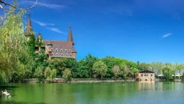 Bulgaristan 'ın başkenti Ravadinovo Kalesi' nde göl