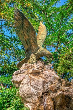 Bulgaristan 'ın Ravadinovo kalesinde bahçe heykeli