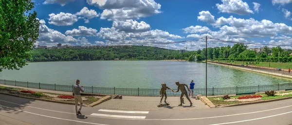 Socha u jezera Valea Morilor v Moldavsku — Stock fotografie