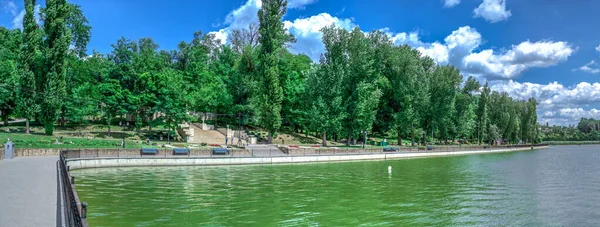 Embankment of Valea Morilor Lake in Chisinau, Moldova — Stock Photo, Image