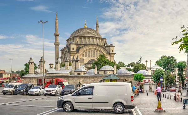 Mesquita Nuruosmaniye em Istambul, Turquia — Fotografia de Stock