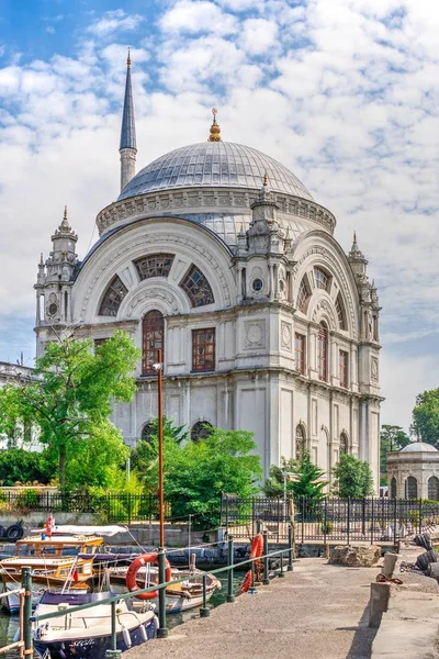Mesquita Dolmabahce em Istambul, Turquia — Fotografia de Stock
