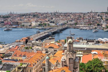 İstanbul kenti ve Türkiye 'deki Galata köprüsünün en üst görüntüsü