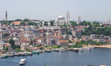 İstanbul kenti ve Türkiye 'deki Boğaz Gezileri Limanı' nın en üst görüntüsü