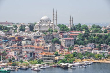 İstanbul kenti ve Türkiye 'deki Boğaz Gezileri Limanı' nın en üst görüntüsü