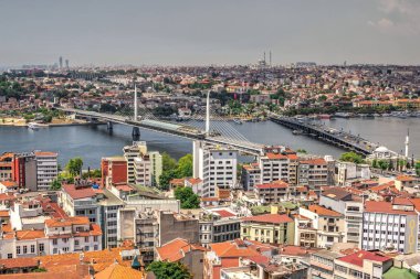 İstanbul kenti ve Türkiye 'deki Atatürk Köprüsü' nün üst manzarası