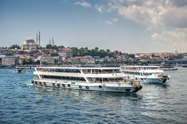 Servicios de ferry en Estambul, Turquía —  Fotos de Stock