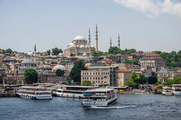 Puerto para viajes en el Bósforo en Turquía —  Fotos de Stock