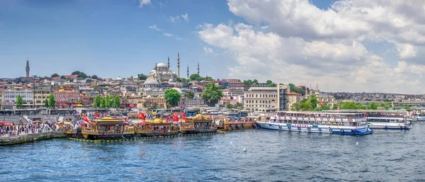 Puerto para viajes en el Bósforo en Turquía —  Fotos de Stock
