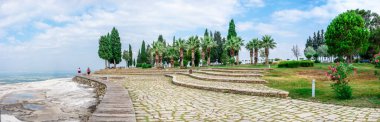 Türkiye 'deki Pamukkale Dağı' nın tepesinde gözlem güvertesi