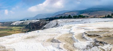 Türkiye 'de Pamukkale Travertine havuzu