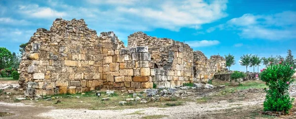 Мури стародавнього міста Гієраполь (Памуккккале, Туреччина). — стокове фото