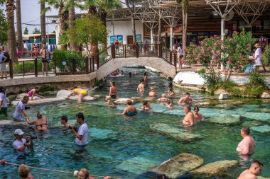 Türkiye 'nin Pamukkale kentinde Kleopatra antik havuzu