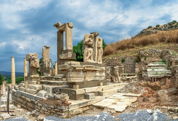 Ruínas Das Estátuas Polyphemus Fonte Pollio Cidade Antiga Ephesus Turquia — Fotografia de Stock