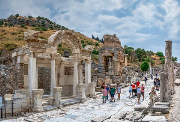 Efeso Turquía 2019 Camino Mármol Ruinas Antigua Ciudad Éfeso Día —  Fotos de Stock