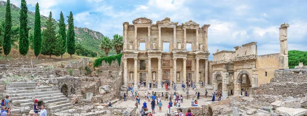 Éfeso Turquia 2019 Éfeso Biblioteca Celso Cidade Antiga Dia Ensolarado — Fotografia de Stock