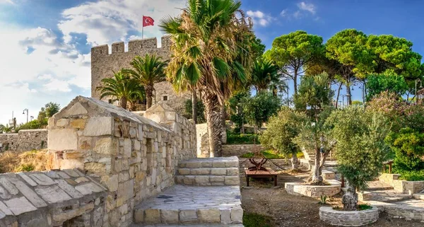 Kusadasi Türkiye 2019 Türkiye Deki Kusadasi Şatosu Yaz Akşamları Tekne — Stok fotoğraf