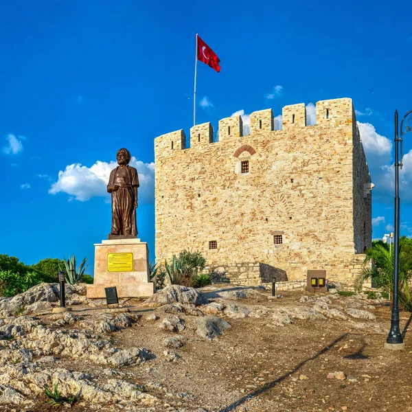 Kusadasi Τουρκία 2019 Κάστρο Κουσάντασι Στην Τουρκία Και Χώρος Στάθμευσης — Φωτογραφία Αρχείου
