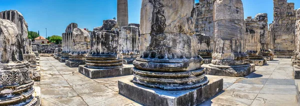 Uma Base Uma Coluna Fachada Oriental Temple Apollo Didyma Turquia — Fotografia de Stock